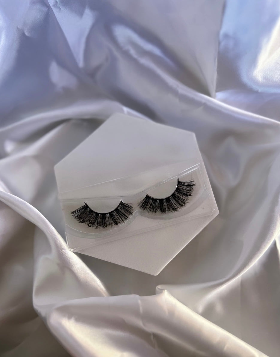 False Lashes - Julie